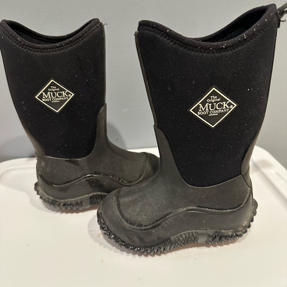 Muck boots for winter size toddler 7